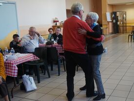 Et même un tour de danse sur "la valse à mille temps"
